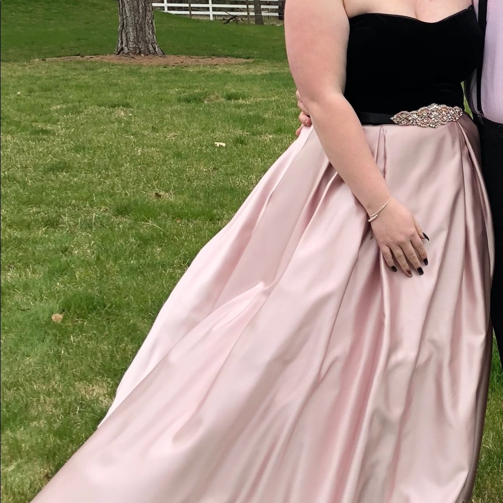 Size 16/18 Black Vevet/Light Pink Prom Dress